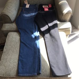 BUNDLE of 2 Pull On Skinny Levi Jeans